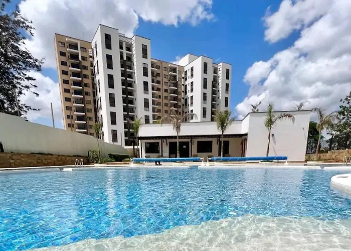 Emaza Lux Stylish, Modern 1 Bedroom Apartment, Pool & Gym, At Mi Vida Garden City