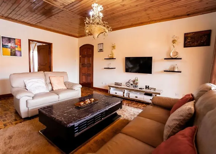 Royal Castle 3 Bedroom En-Suite Cozy Apartment