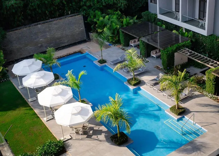 Trademark Suites At Enaki Town