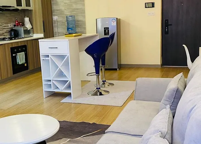 Modern Retreat Apartment With Breathtaking City Views Heated Swimming Pool ,Gym And Ample Parking