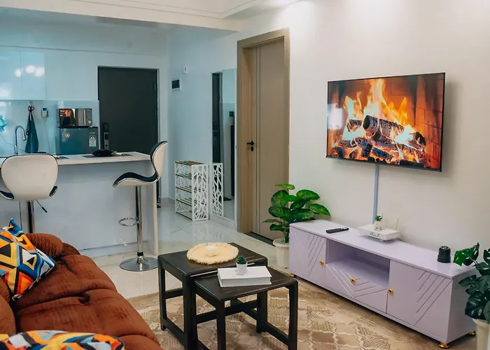 Modern 1 Bedroom Apartment In Kilimani With Rooftop Access, Workspace