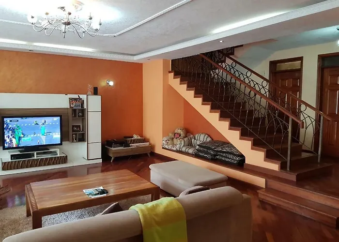 The Royal Villa In Lavington
