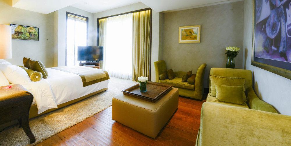Sankara Nairobi, Autograph Collection