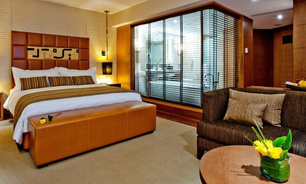 Sankara Nairobi, Autograph Collection