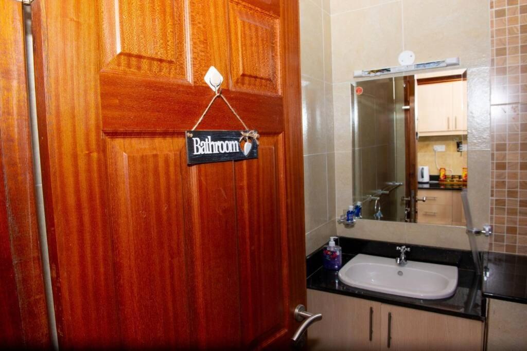 West Suites Next To Nyayo Stadium Apartment