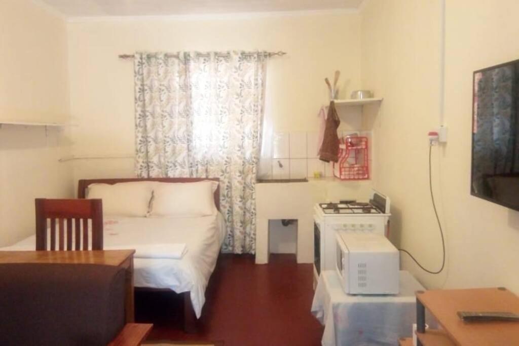Quiet Comfortable Studio With Mature Garden View. Apartment *