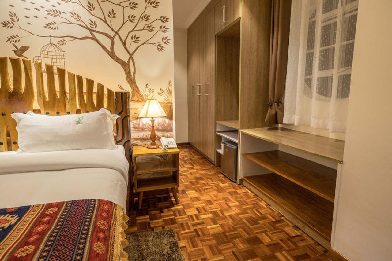 Hotel Gigiri Lion