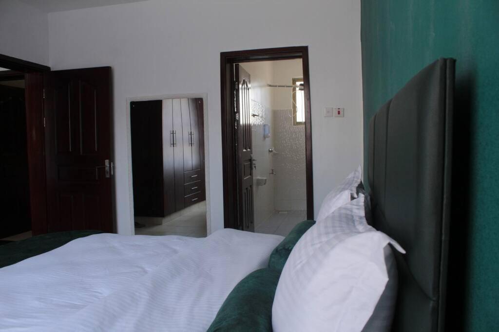 Lovely Emerald 3-bedroom Apartamento