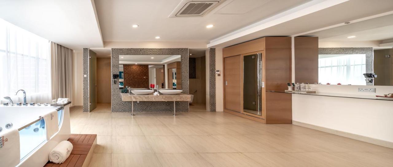 Prideinn Azure Westlands