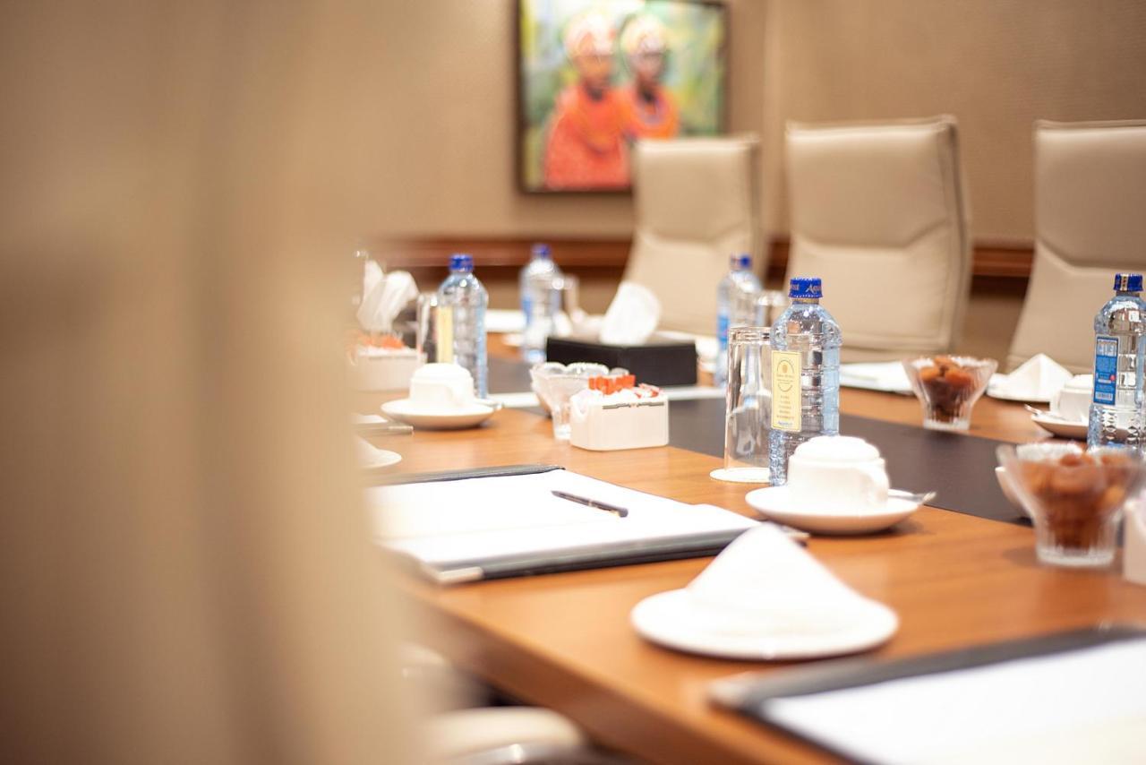 Serena Hotel 5*