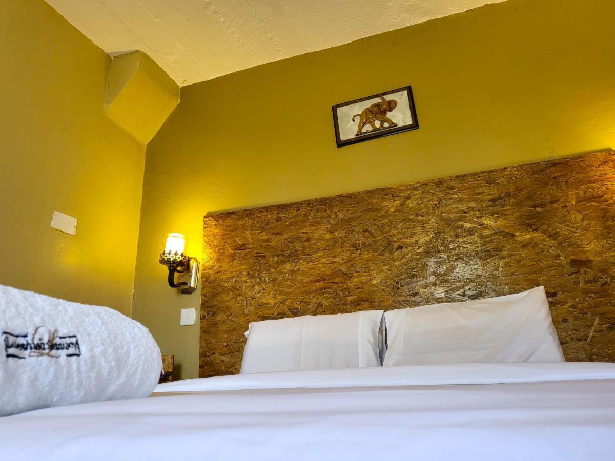 Leleshwa Getaway