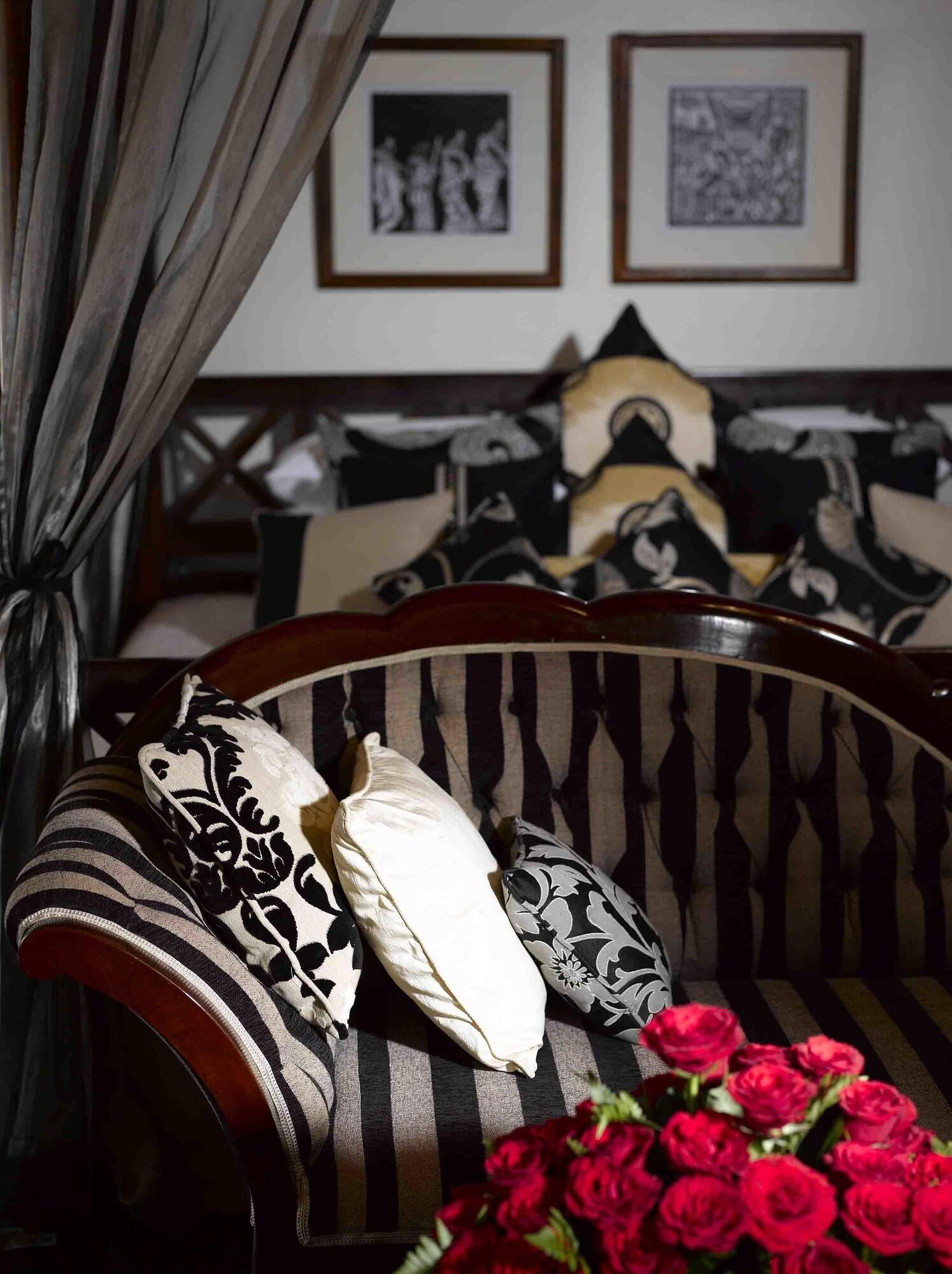 Hotel House Of Waine 4*