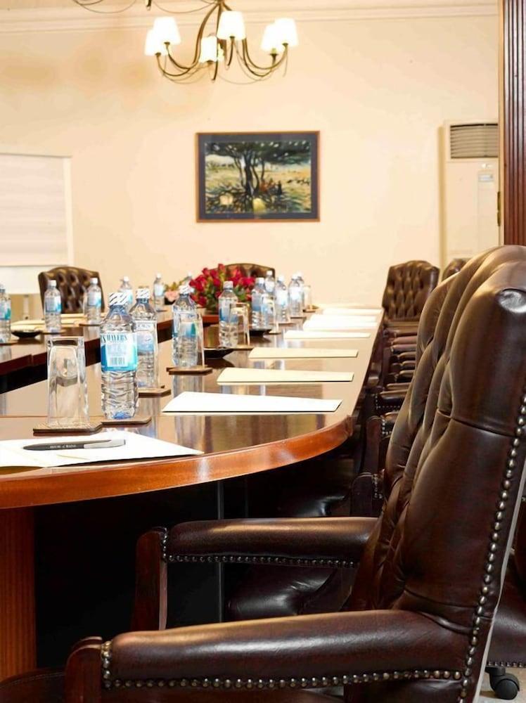 Hotel House Of Waine 4*
