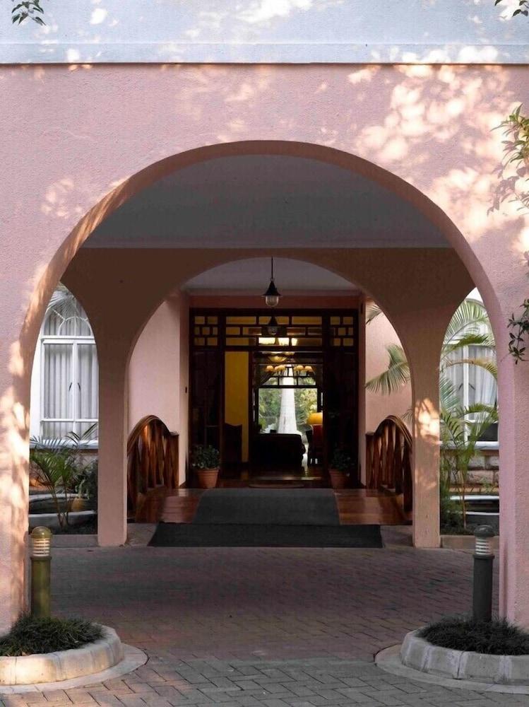 House Of Waine Hotel 4*