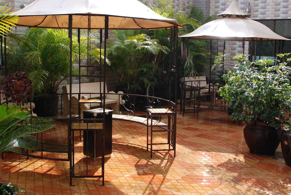 Aparthotel The Panari 3*