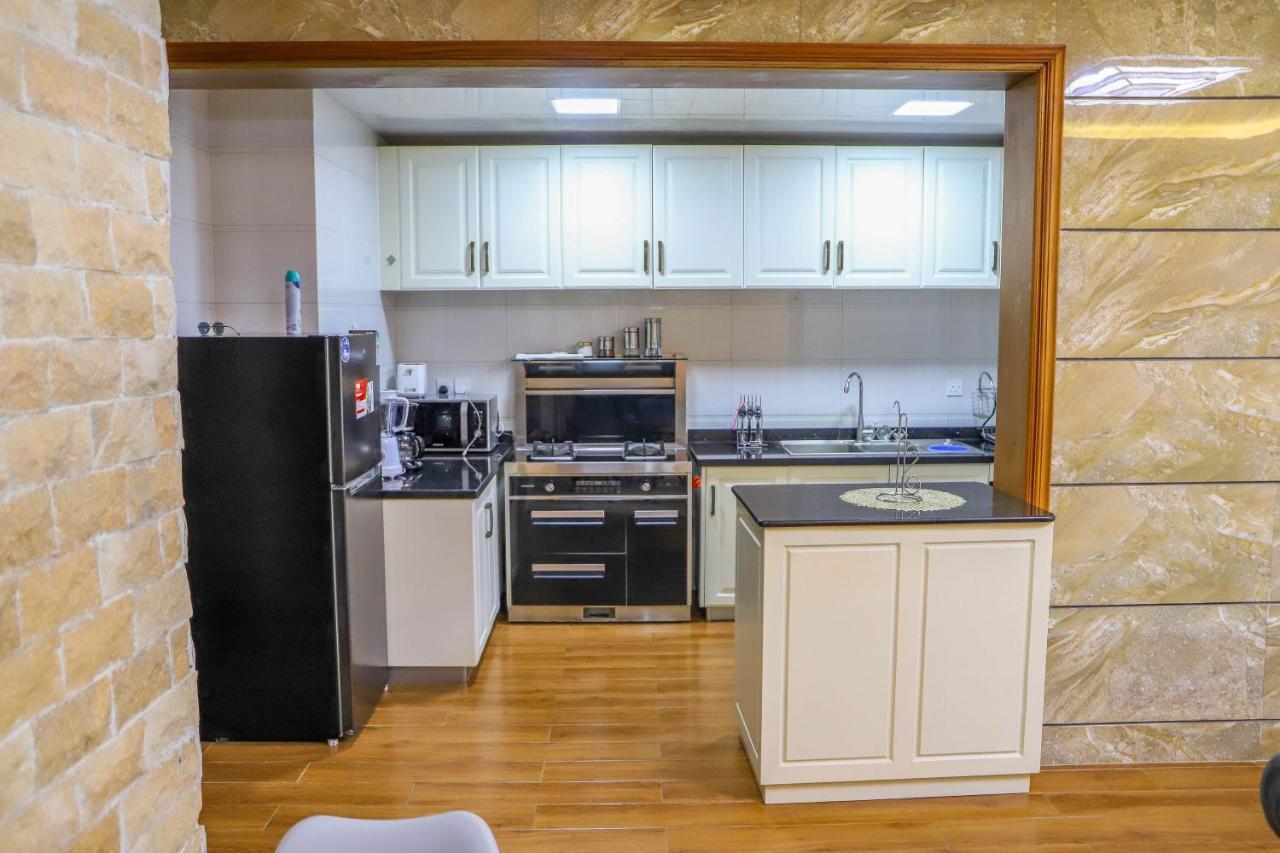 Lavish All Ensuite 2-bedroom With A Pool
