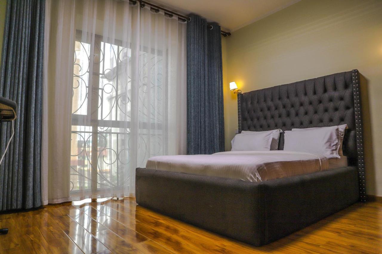 Apartment Lavish All Ensuite 2-bedroom With A Pool *