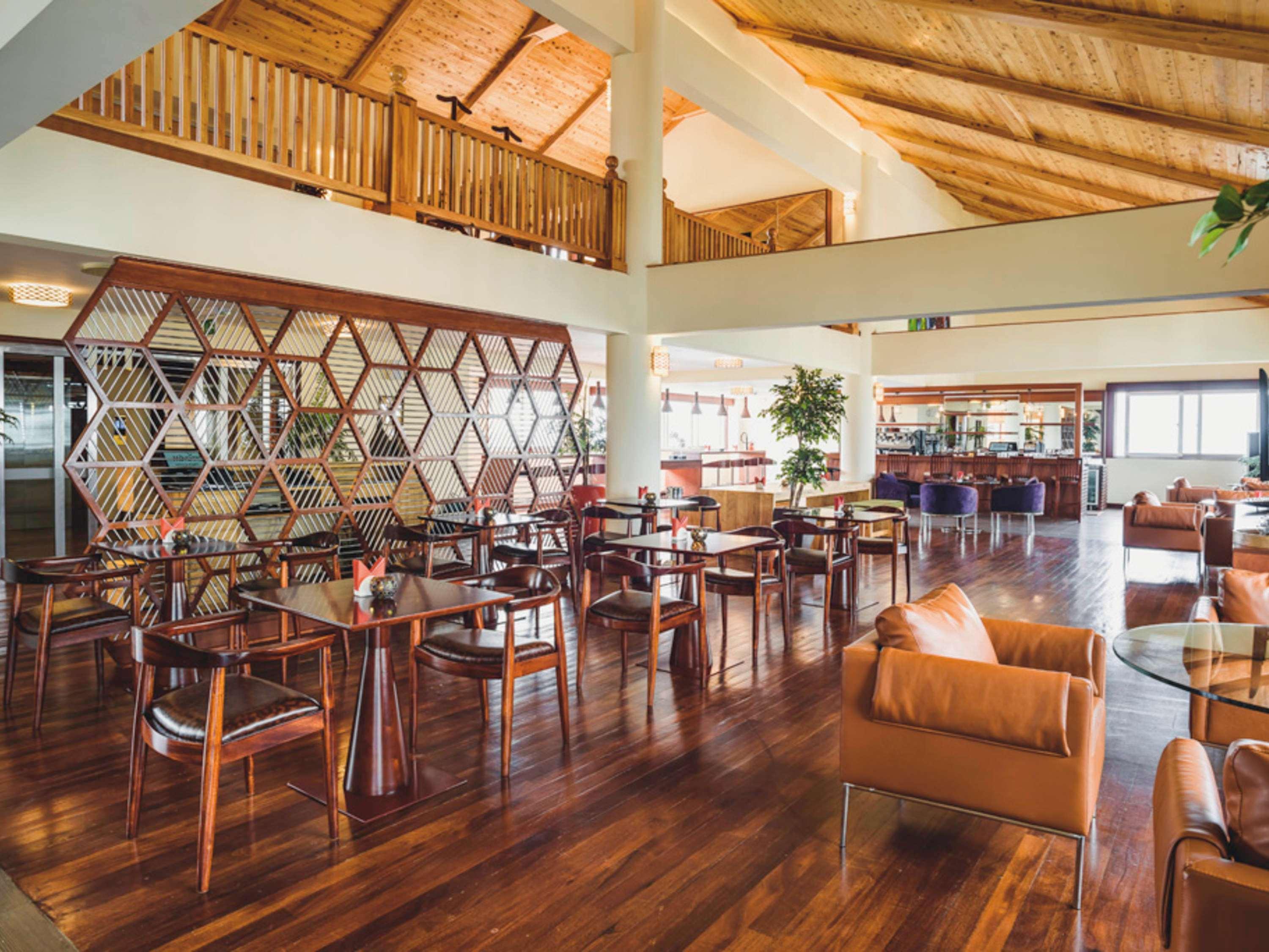 Hotel Moevenpick & Residences 5*