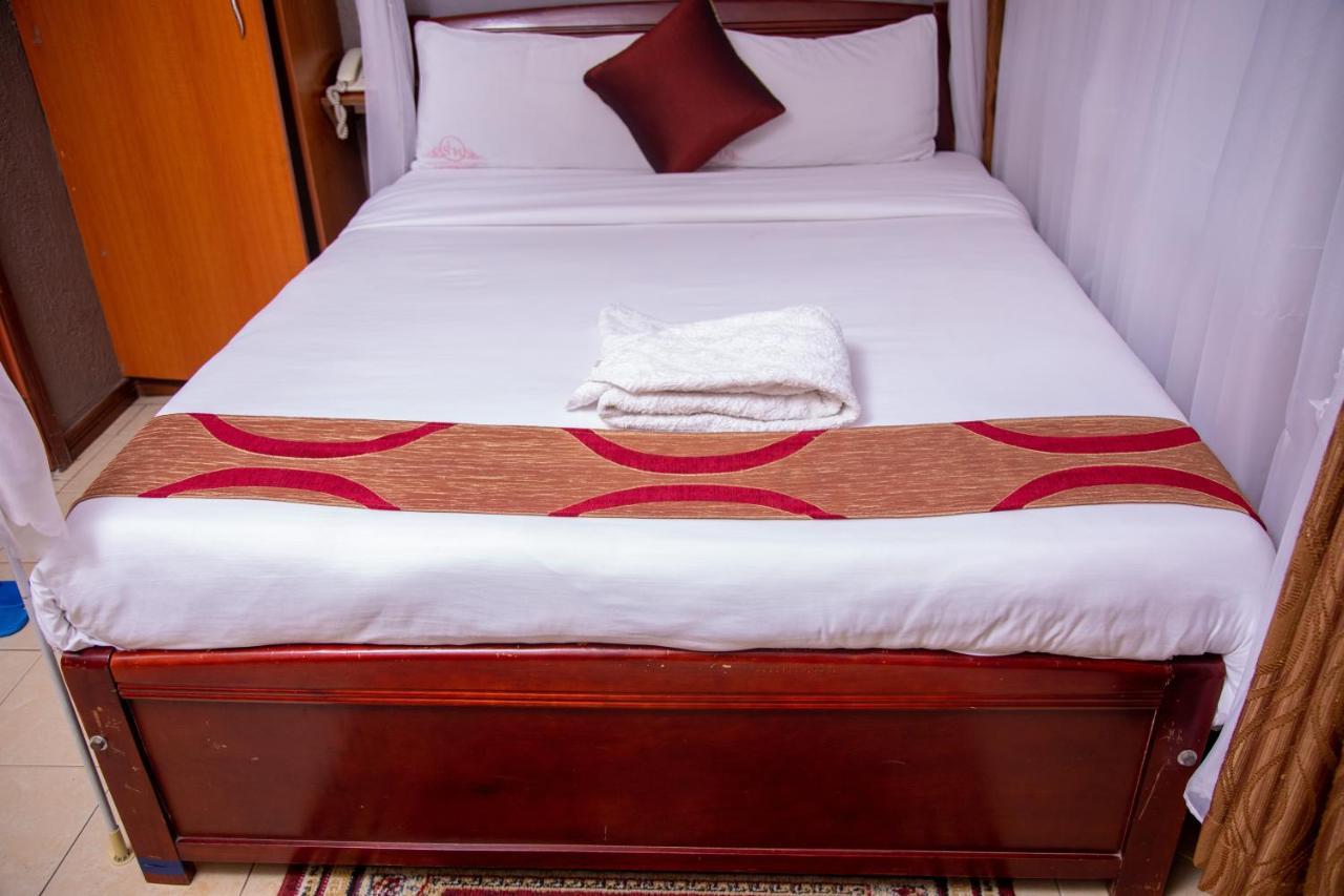 The Stand Leisure 2*
