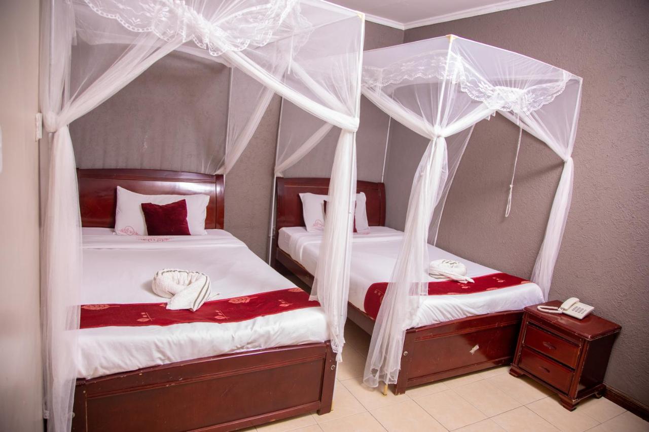 The Stand Leisure 2*