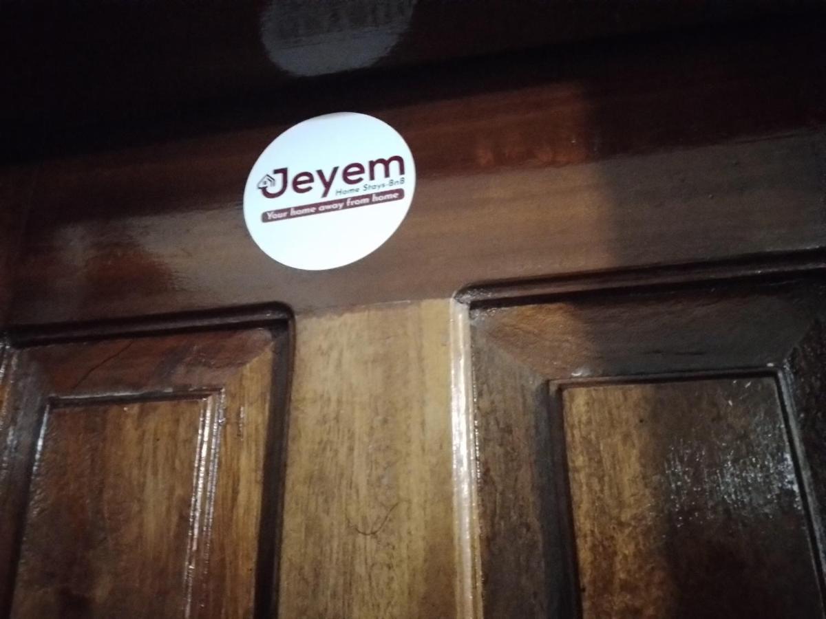 Jeyem Stays At Argwings Court *