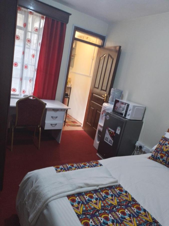 Jeyem Stays At Argwings Court