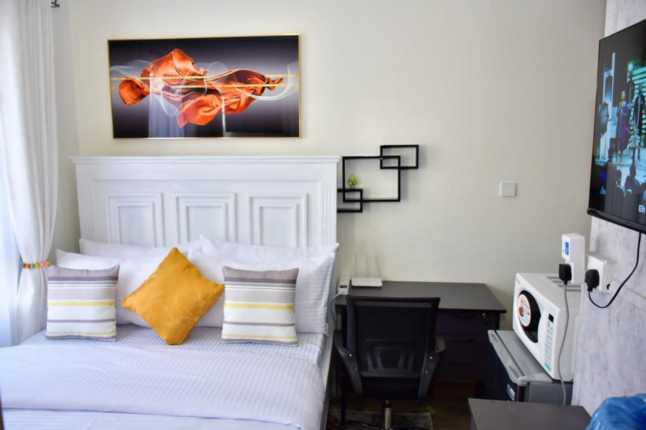 Elegant Studio Apartment *