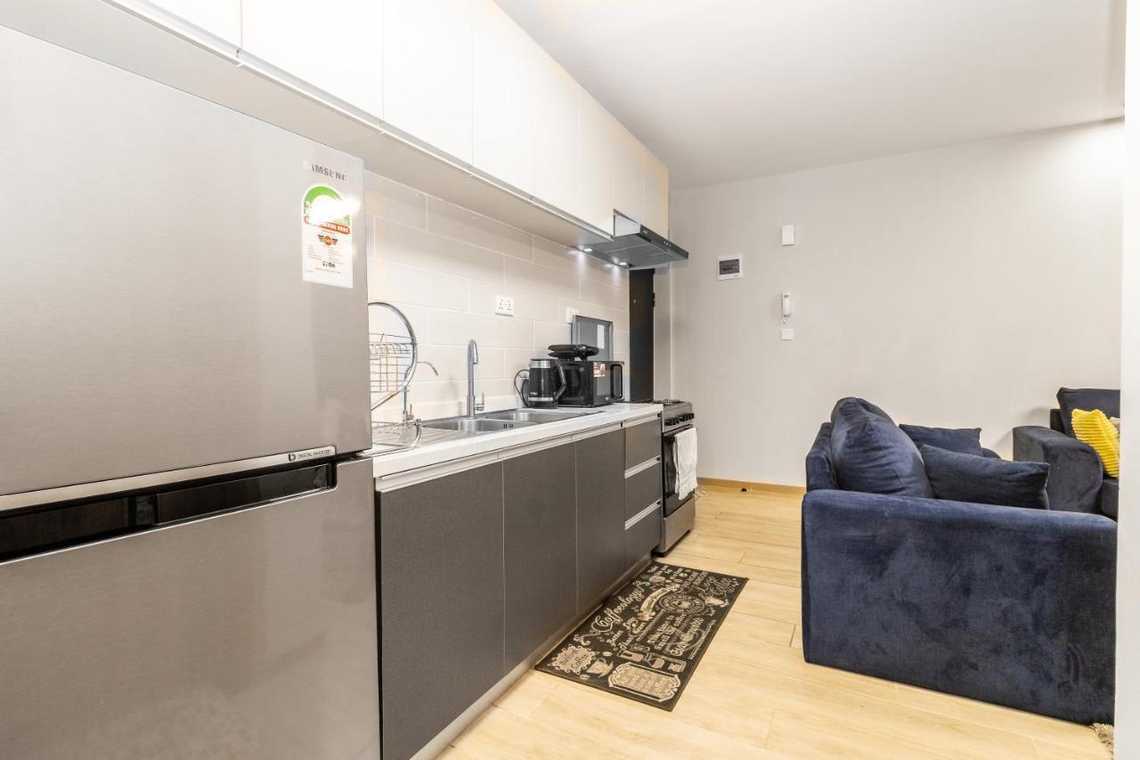Azuri Homes & *