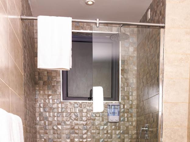 Ler Elite Homes Apartment