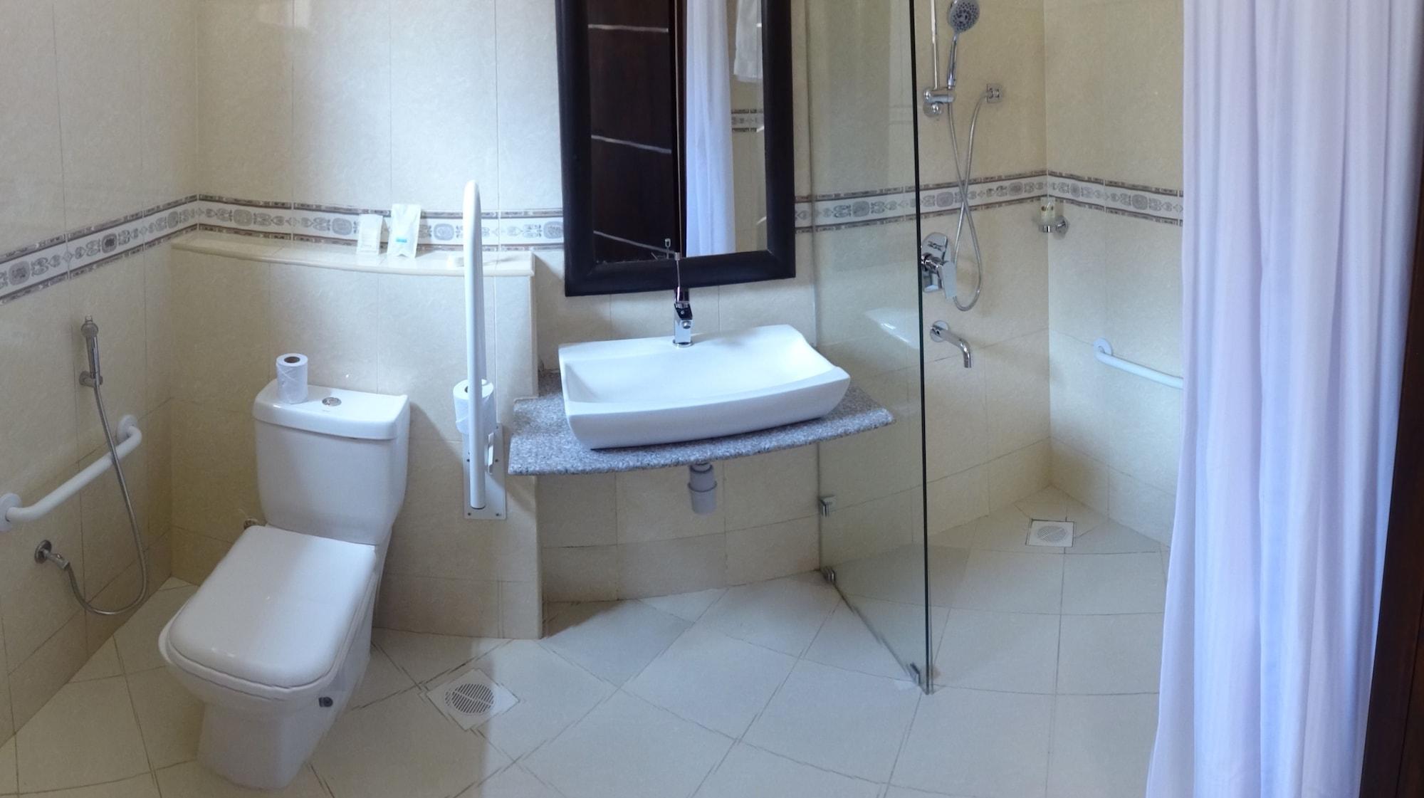 The Monarch Hotel 3*