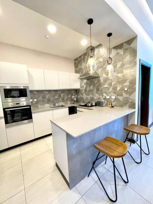 Tranquility In The Midst Of Vibrance Apartment *