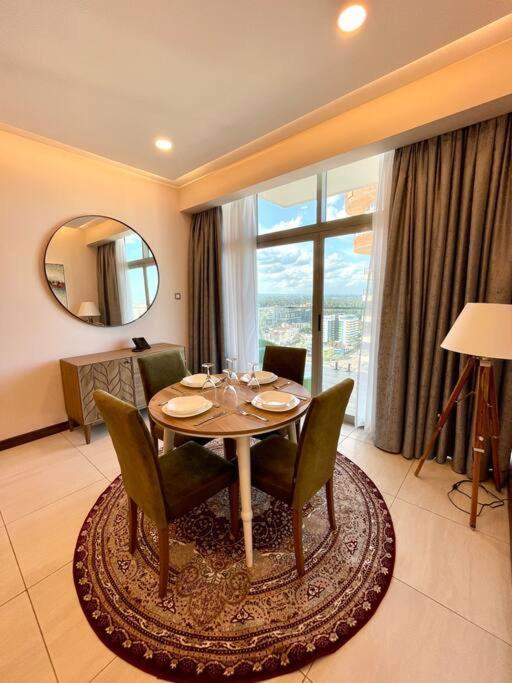 Apartment Tranquility In The Midst Of Vibrance *