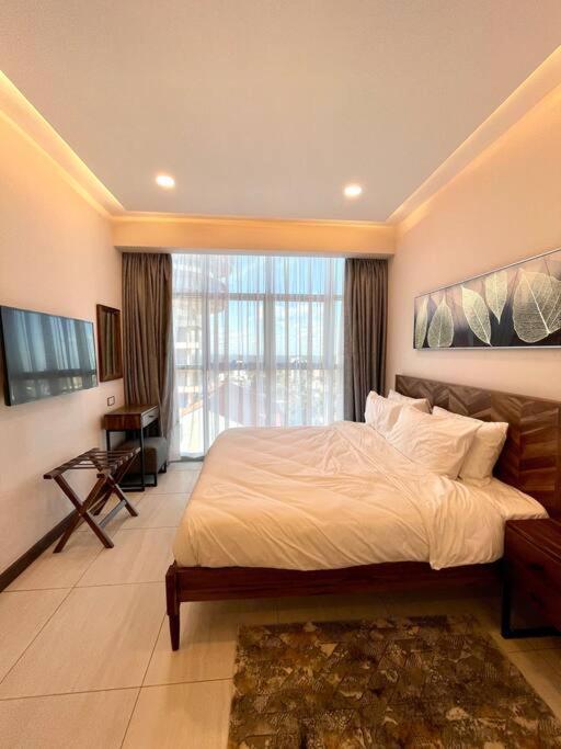 Tranquility In The Midst Of Vibrance Apartment *