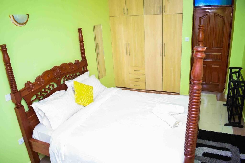 Exquisite 1bedroom Located In Garden Estate, Thome Apartment