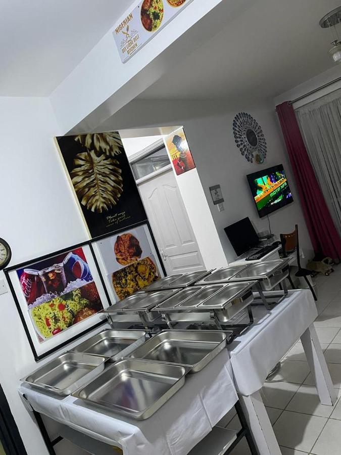 Hotel Queen Airbnb Near Jkia Airport.