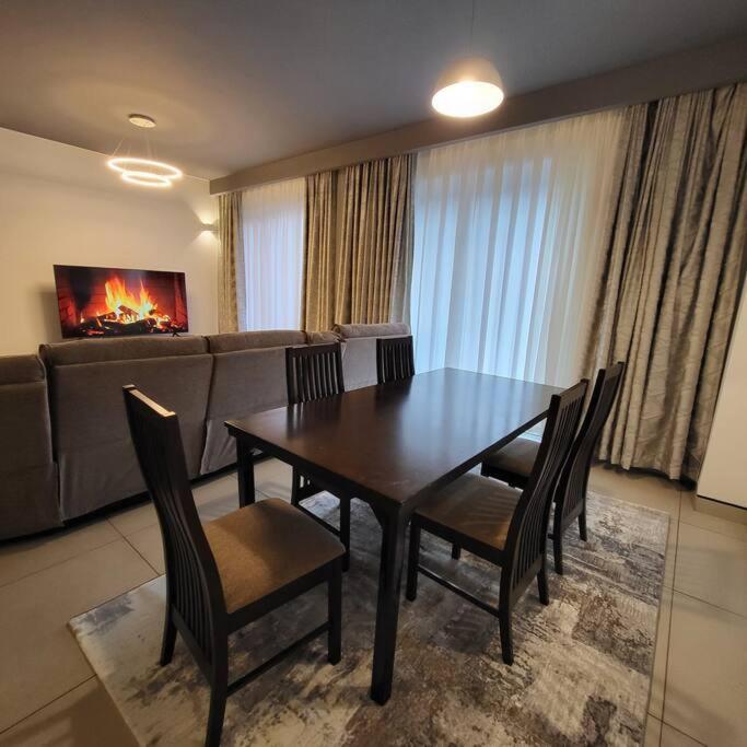 Apartment Luxury Modern 3bdr W/pool & Gym Ph_a205