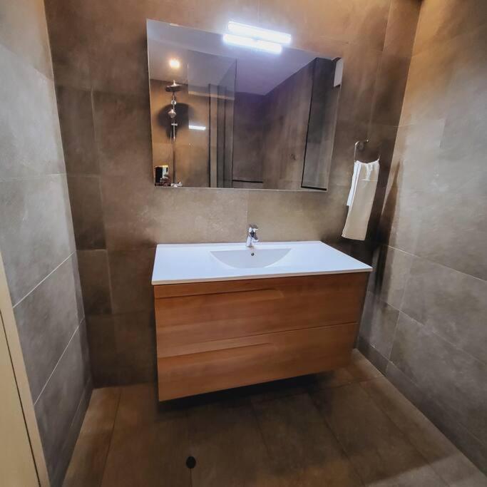 Luxury Modern 3bdr W/pool & Gym Ph_a205 *
