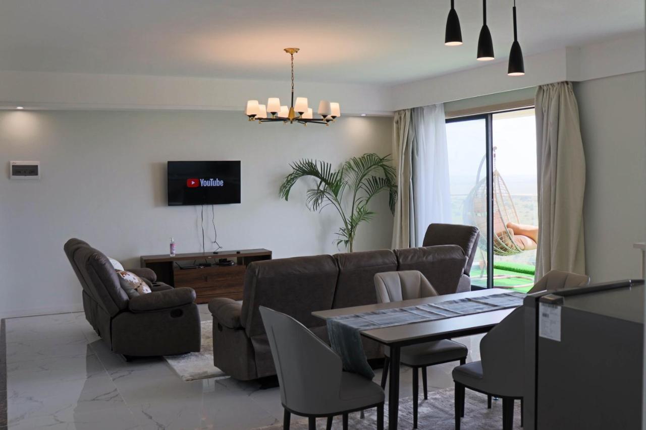 Lovely 3 Bedroom With A View Of The Park Apartment *