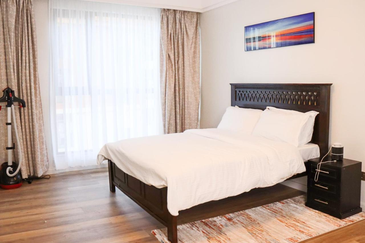Lovely 3 Bedroom With A View Of The Park Apartment