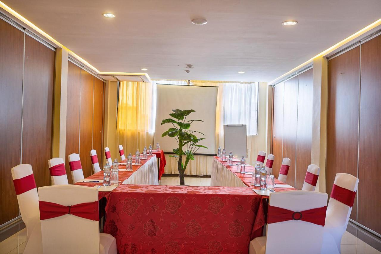 Hotel Park & Conference Centre 2*