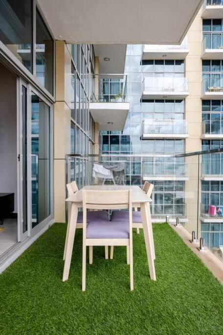Homely & Spacious 2 Bd Apt At Skynest