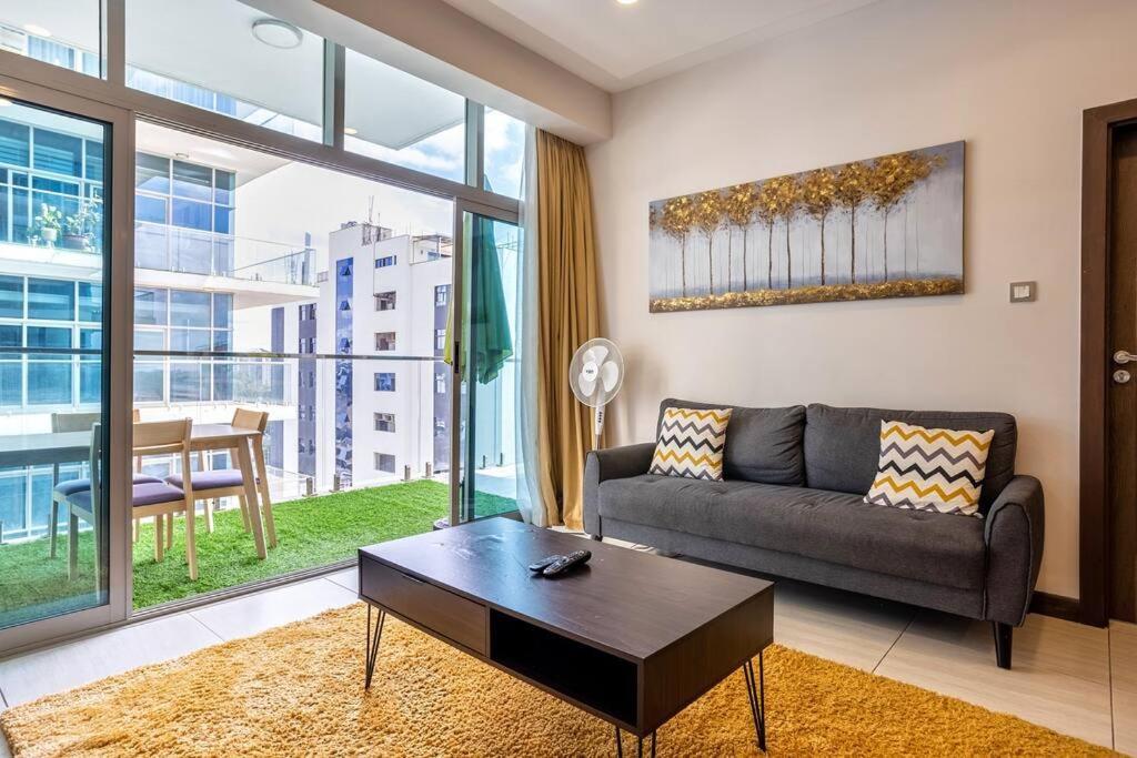 Homely & Spacious 2 Bd Apt At Skynest *