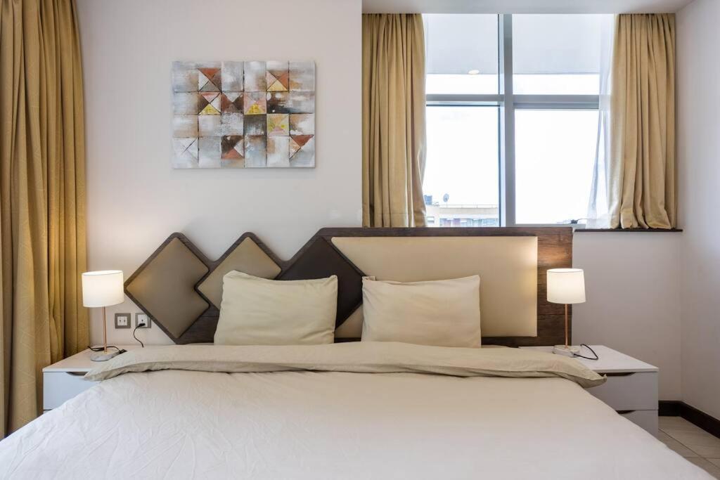 Homely & Spacious 2 Bd Apt At Skynest