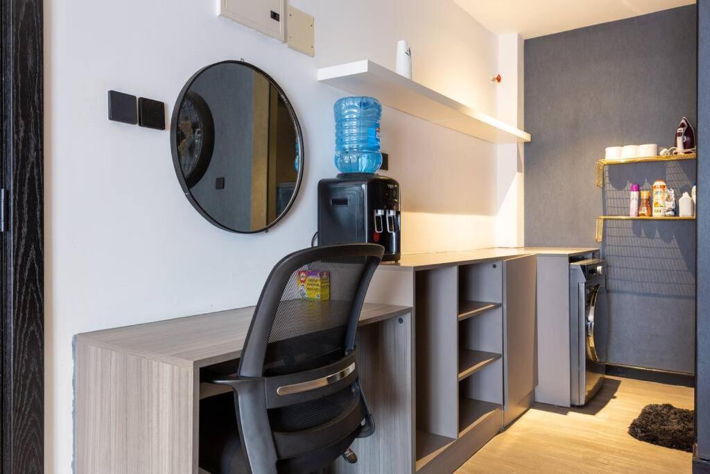 Spacious With Balcony At Escada Apartment *