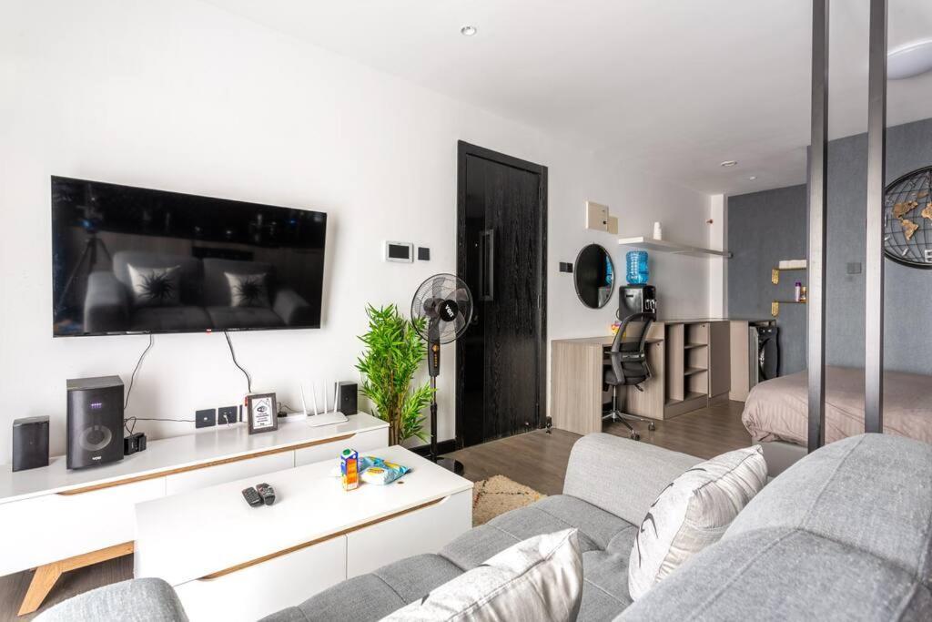 Spacious With Balcony At Escada *