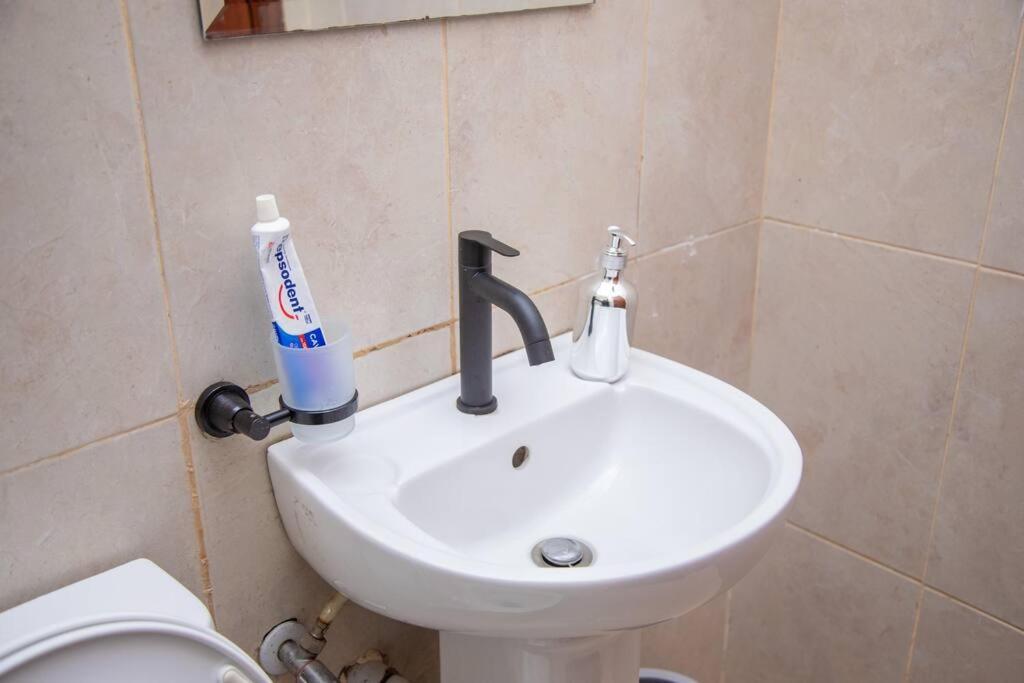Madaraka 2 Bed With Rooftop Pool. Apartment