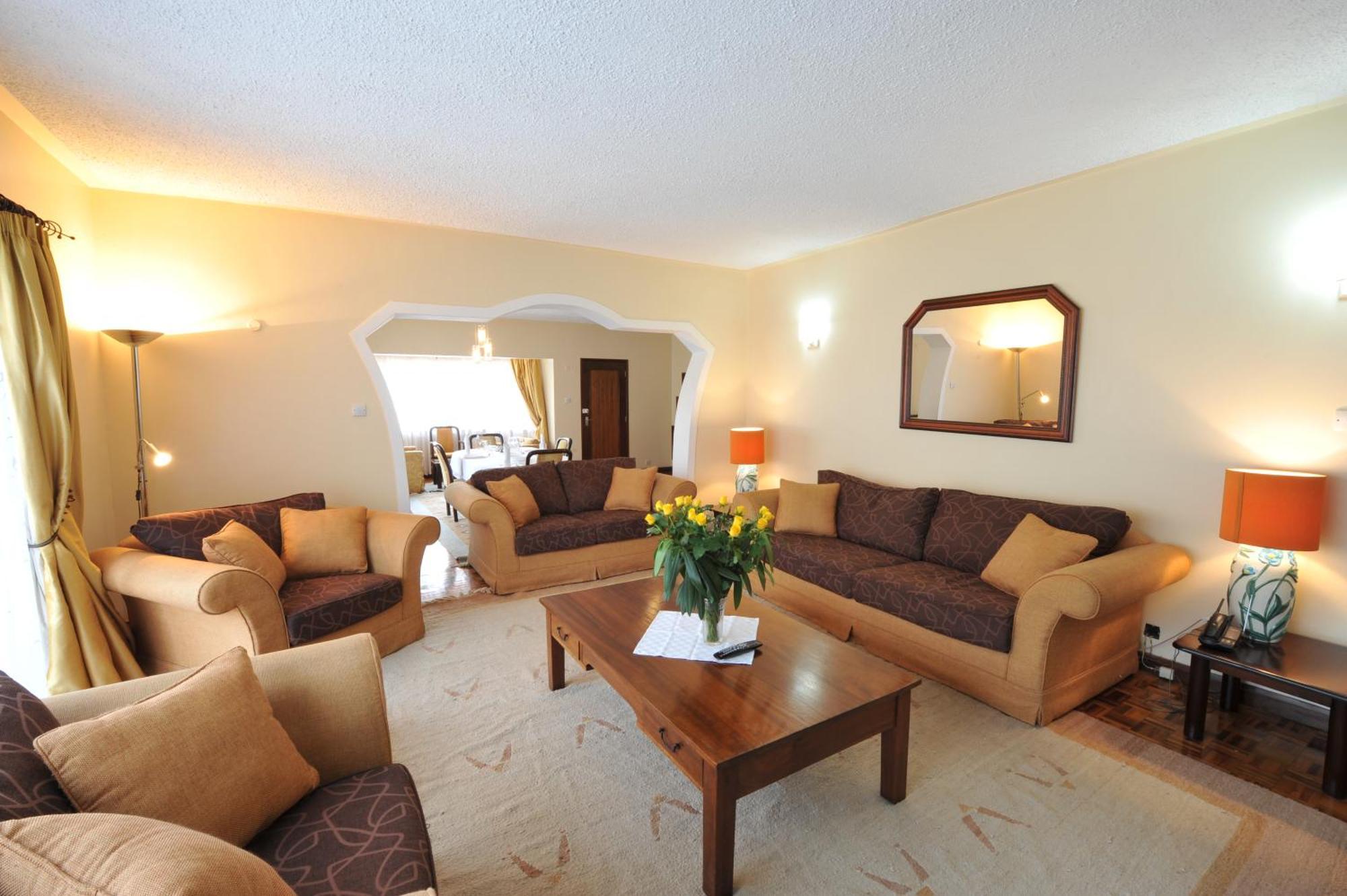 Mimosa Court Aparthotel 3*