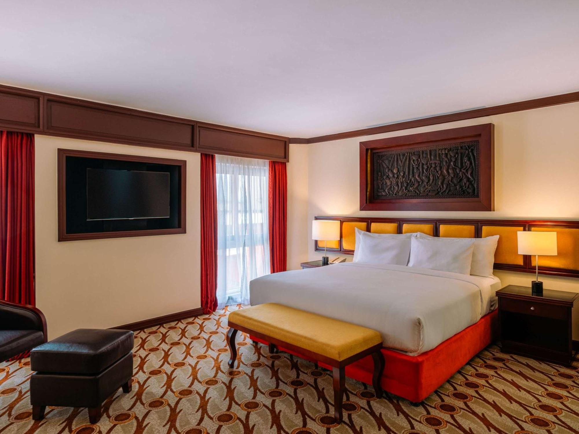 Hotel Moevenpick & Residences 5*