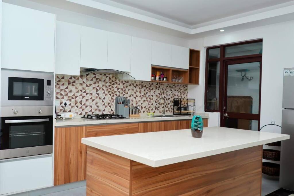 Cherrywood Comfort In Kilimani Apartment *