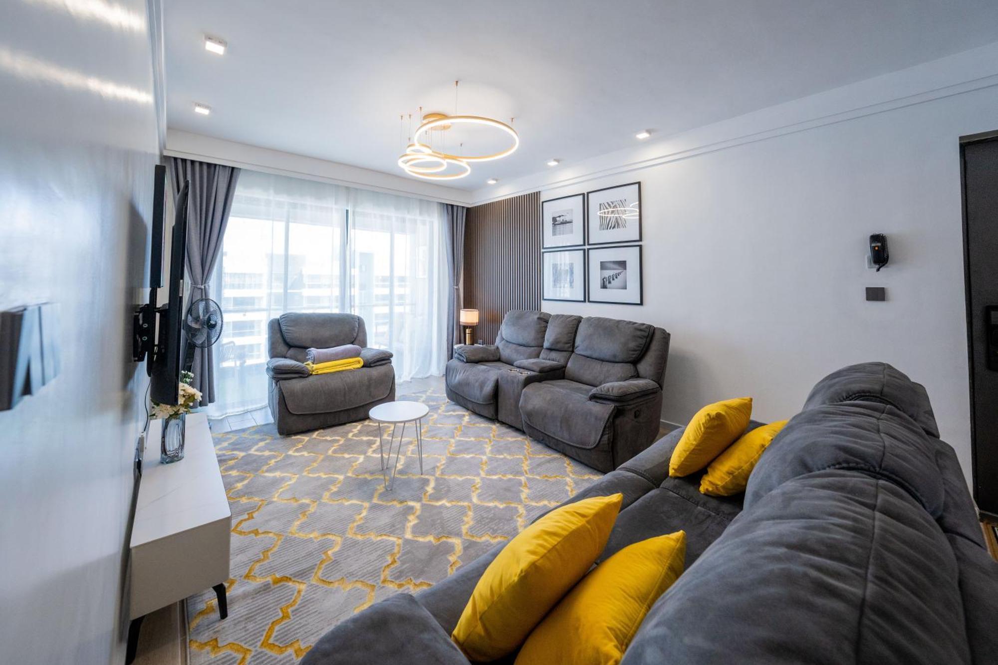 Valley Vista 3br Near Jkia/sgr W Gym & Pool Apartment *